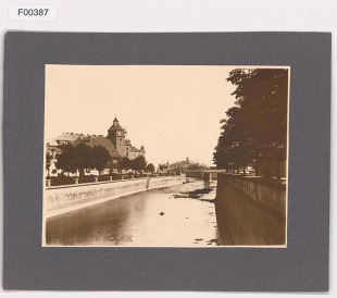 Řeka Morava a nábřeží v Olomouci