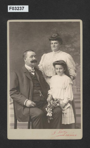 kabinetní portrétní vizitková fotografie