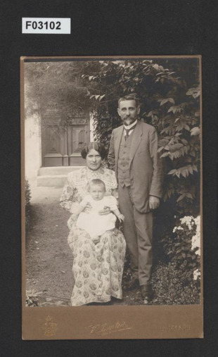 exteriérová fotografie pod hlavičkou ateliéru