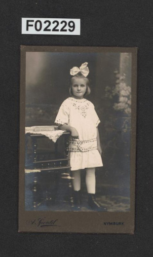 kabinetní portrétní vizitková fotografie