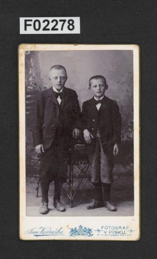 kabinetní portrétní vizitková fotografie