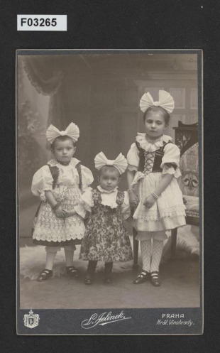 kabinetní portrétní vizitková fotografie