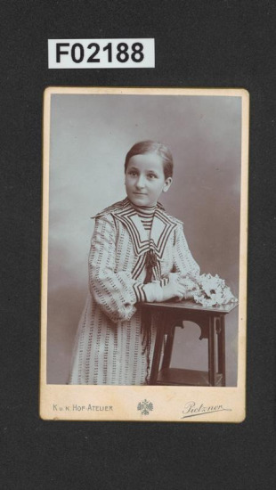 kabinetní portrétní vizitková fotografie